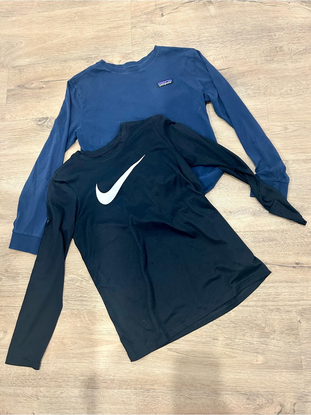 Boys Large Nike Black Long-Sleeve Performance Tee Patagonia Navy Long-Sleeve Tee